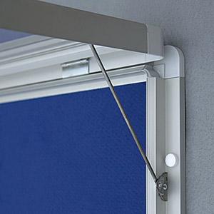 detail Korková horizontální vitrina 150 x 100 cm se zámkem