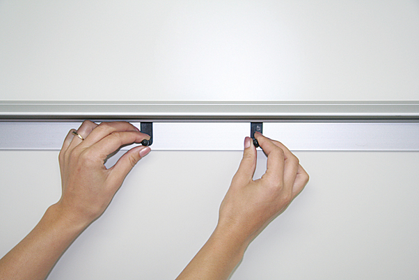 detail Magnetický držák flipchartového bloku