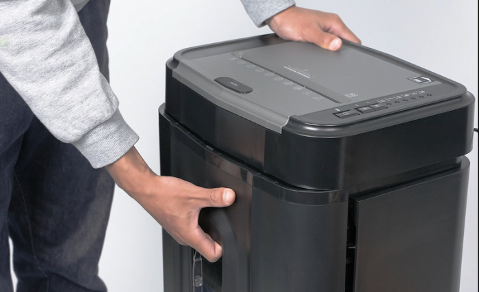 detail Skartovací stroj AT-140AF s automatickým podavačem