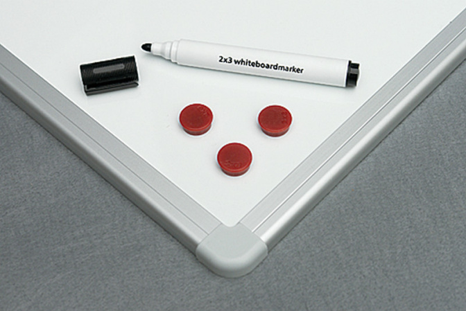 detail Magnetické tabule Premium 90x60 cm, rám ALU 23