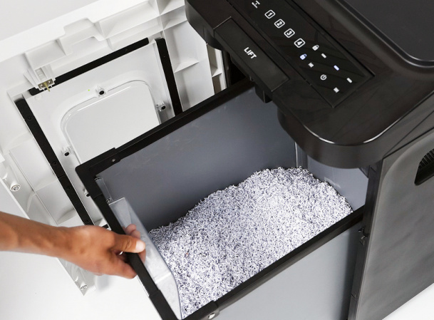 detail Skartovací stroj AT-350AF s automatickým podavačem