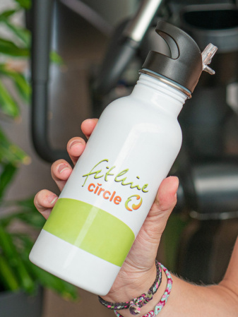 detail Bílá nerezová sportovní lahev na vodu - 600 ml