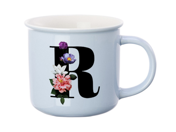 detail Světle modrý porcelánový hrnek s bílým lemem imitující smalt