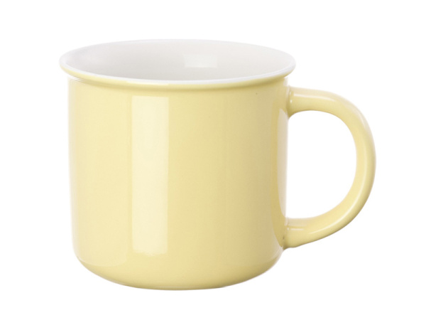 detail Žlutý porcelánový hrnek s bílým lemem imitující smalt