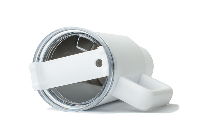 detail Bílý cestovní hrnek s plastovým brčkem - 1200 ml