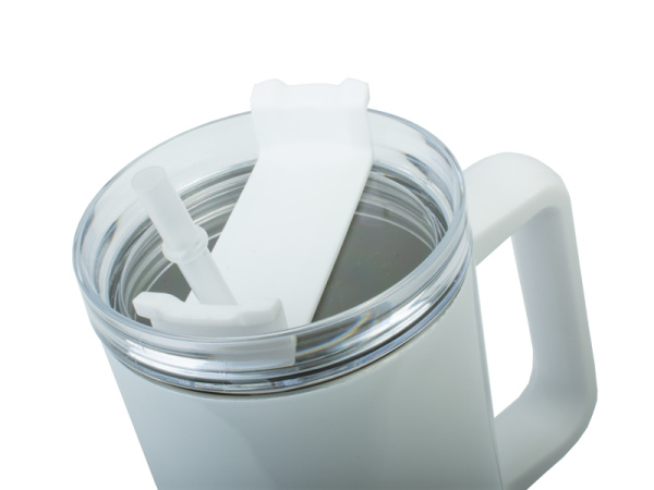 detail Bílý cestovní hrnek s plastovým brčkem - 1200 ml