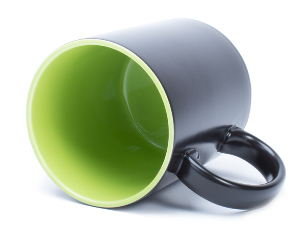 detail Měnící se černý hrneček SubliT s matným povrchem a světle zeleným vnitřkem