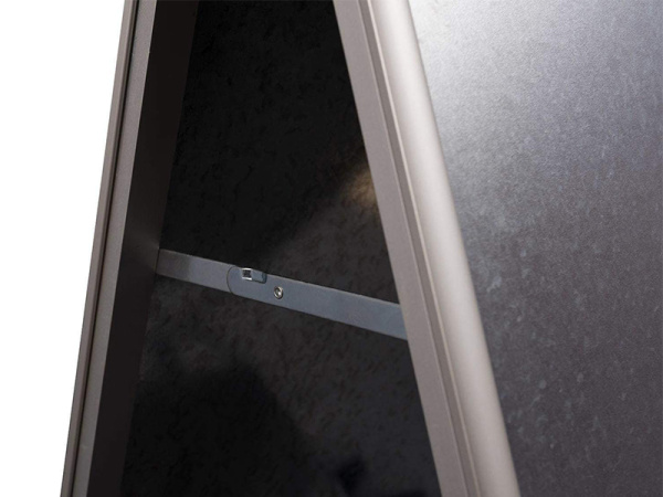 detail Stříbrný reklamní A stojan s ostrými rohy B1 - profil 25 mm