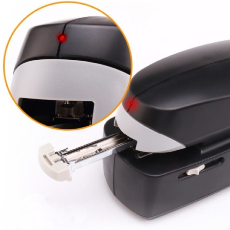 detail elektrická sešívačka papíru KW trio 5990