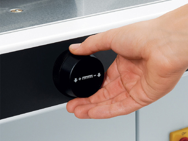 detail hydraulická stohová řezačka IDEAL 5560