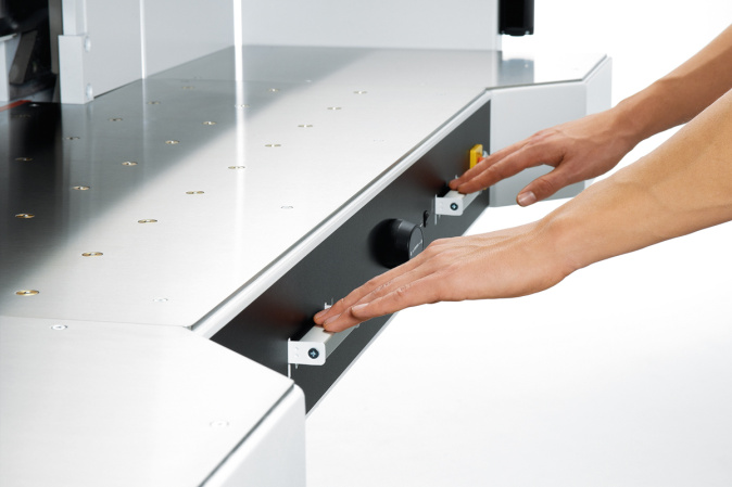 detail Hydraulická stohová řezačka IDEAL 7260