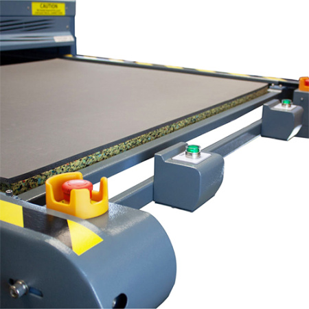 detail Pneumatický velkoplošný lis Adkins Alpha S7 - 120 x 100 cm