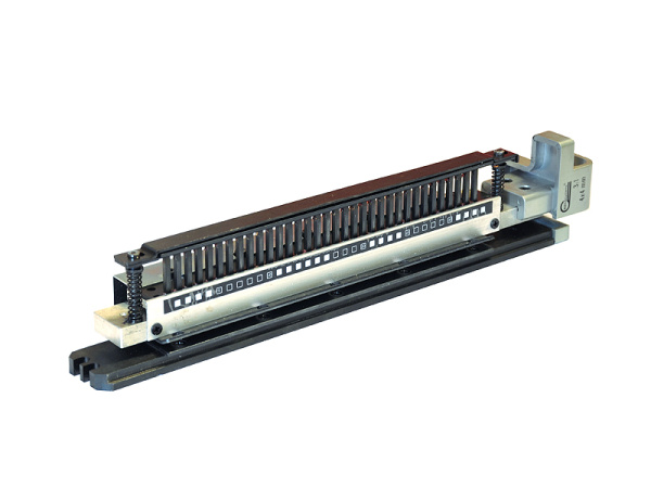 detail Raznice pro CHANGER PUNCH 4 s obdelníkovými otvory 3 x 8 mm - Plast