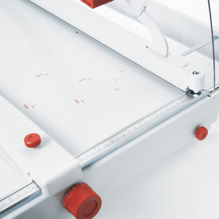 detail profesionální řezačka IDEAL 1071