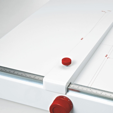 detail profesionální řezačka IDEAL 1071