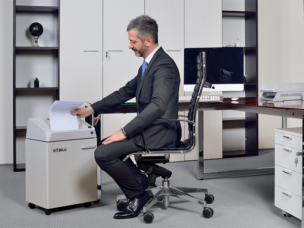 detail Skartovací stroj KOBRA 240.1 S4