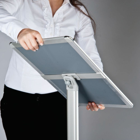 detail Informační tabule na stojanu 120 cm, A3 na šířku i výšku