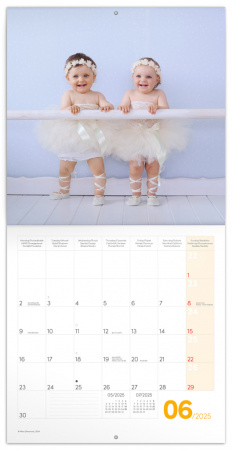 detail Poznámkový kalendář Babies – Věra Zlevorová 2025, 30 × 30 cm