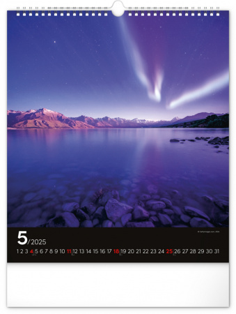 detail Nástěnný kalendář Polární záře 2025, 30 × 34 cm